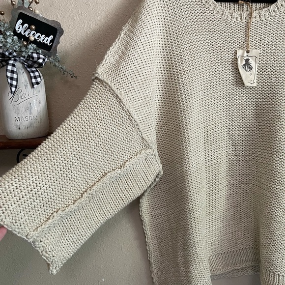 Easel | Oversized Sweater - Picture 4 of 8